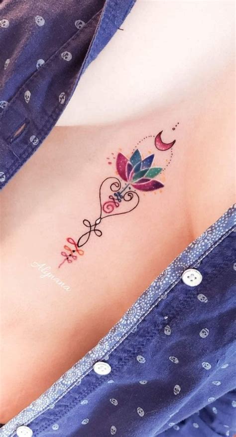 tatto pecho mujer|Tatuajes de mujer en el pecho